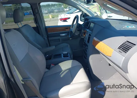 2010 Chrysler Town & Country Limited from USA, damaged, VIN 2A4RR6DX2AR217560